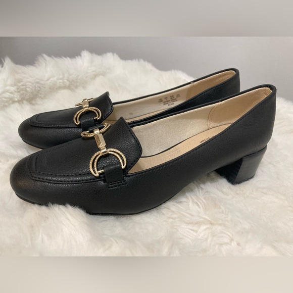 Bliss Black Loafers with Gold Accent 6.5 - Picture 4 of 5